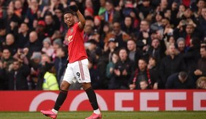 Brasileiro Ederson falha duas vezes e United vence o clássico da cidade de Manchester