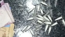 Policial é preso após andar nu e tentar invadir quartos de motel