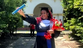 Mulher trans chega à universidade 25 anos após violências na escola