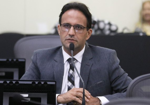 Projeto determina que cuidados íntimos na educação infantil sejam feitos somente por mulheres