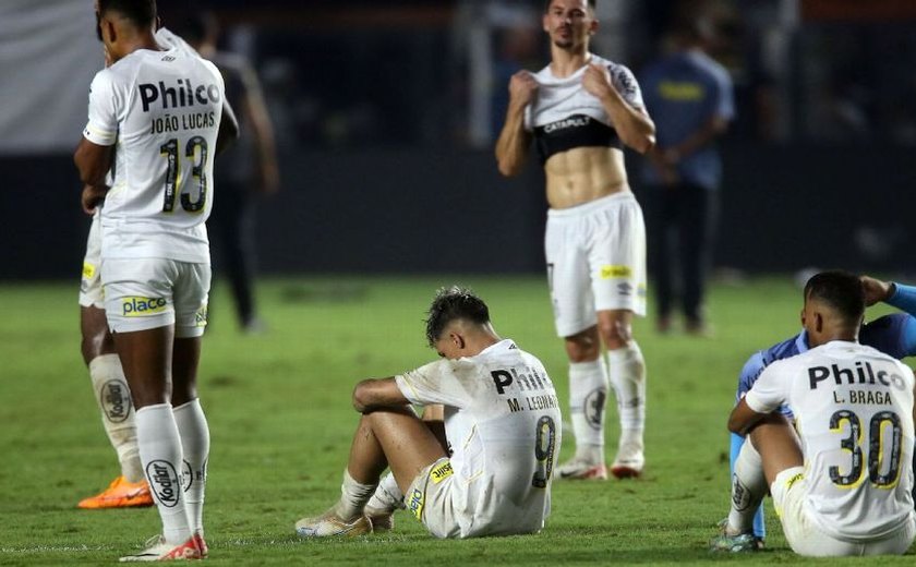 Santos perde para o Fortaleza, cai e estreia no ranking dos times rebaixados no Brasileiro