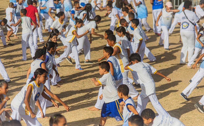 Com 800 estudantes da rede municipal, “Festival de Duplas” encerra projeto Arte Capoeira nas Escolas