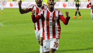 Clube turco anuncia contratação de Robinho, mas não combina com o jogador