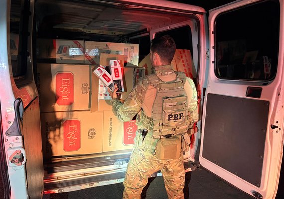 PRF apreende 500 mil cigarros contrabandeados em Rio Largo/AL