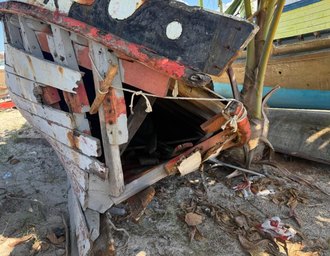 Embarcações e objetos abandonados serão retirados de Centro Pesqueiro do Jaraguá