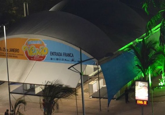 Feira de Verão movimenta Maceió na orla de Pajuçara