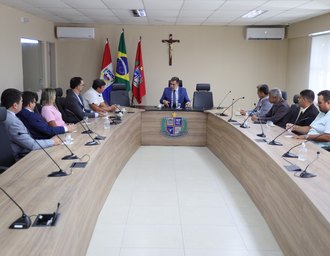 Procurador-geral de Justiça reúne vereadores e anuncia medidas contra problemas da BRK