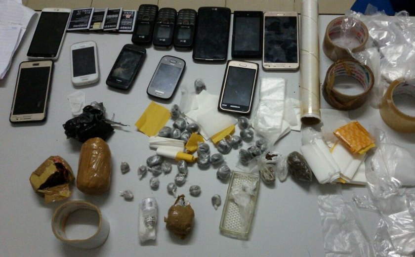 Ação policial apreende droga e celulares no entorno do Presídio do Agreste