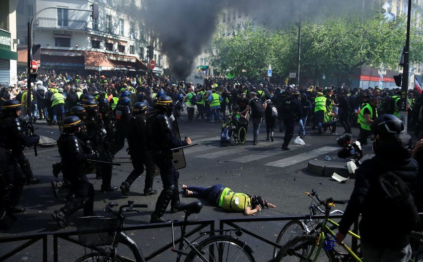 Mais de 100 pessoas são presas na França em protesto dos coletes amarelos
