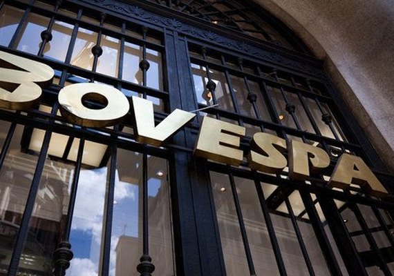 Bovespa se firma em alta nesta segunda-feira, puxada por Usiminas