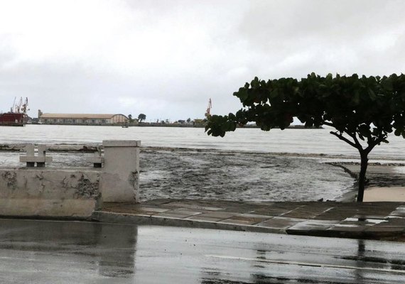 IMA alerta que 13 pontos do litoral alagoano estão impróprios para banho