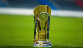 Troféu do Campeonato Alagoano fica em exposição no Maceió Shopping antes da final