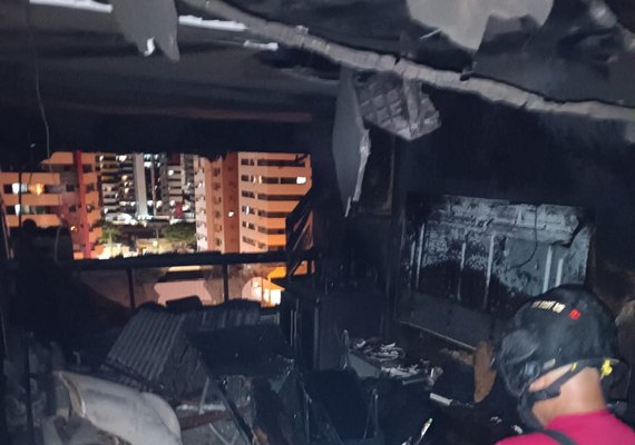 Vistoria descarta dano estrutural em apartamento incediado, mas prédio segue interditado