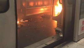 Em Hong Kong, ataque com coquetel molotov em metrô deixa 15 feridos
