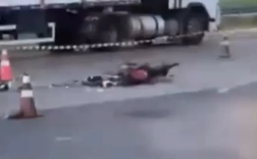 Motociclista morre em colisão com carreta na BR-101, em Teotônio Vilela