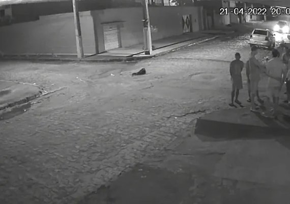 Polícia divulga imagens de suspeitos levando vítima para linchamento no Tabuleiro