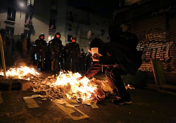 Quase 150 são presos em Paris por protestos após eleição francesa
