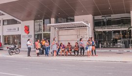 SMTT instala novos abrigos de ônibus na Ponta Verde