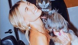 Esposa de Justin Bieber é acusada de torturar o cachorrinho do casal