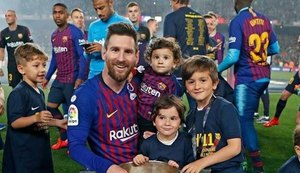 Com gol de Messi, Barcelona vence Levante e garante título