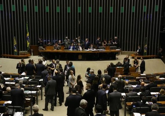 Câmara dos Deputados rejeita PEC do 'distritão' para eleições de 2018