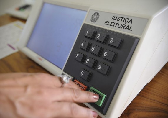 Cláusula de desempenho barra sete candidatos do PSL e um do Novo
