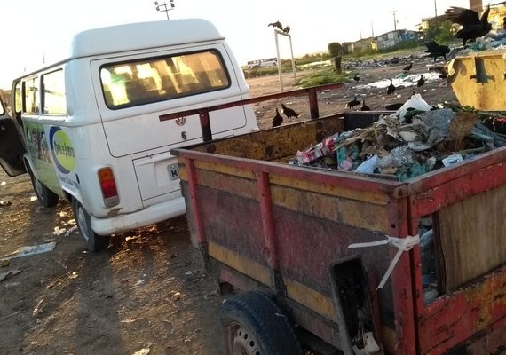 Agentes de limpeza da Slum flagram descarte irregular no Benedito Bentes