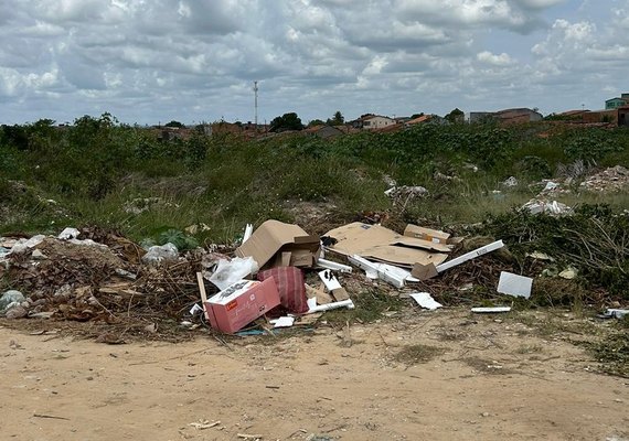 Arma e drogas são encontradas em terreno no Riacho Doce