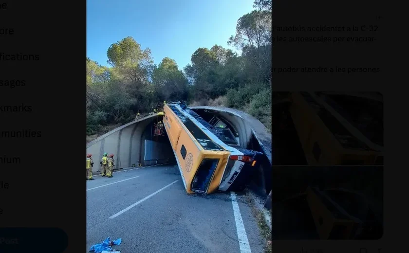 Ônibus fica parado na vertical após acidente em entrada de túnel na Espanha; dezenas feridos