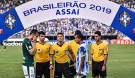 Caio Max Vieira, do Rio Grande do Norte, apita partida entre CSA e Grêmio