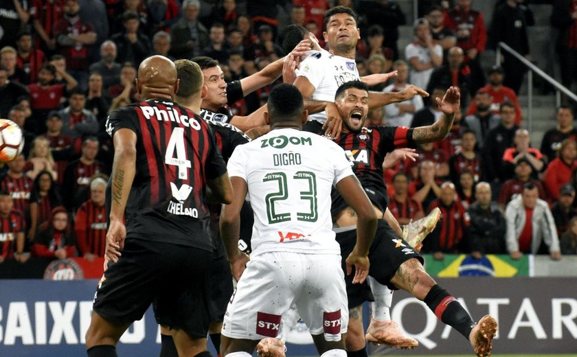 Furacão mostra força em casa e sai em vantagem diante do Fluminense