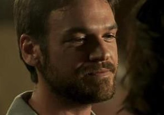 'A Força do Querer': Rubinho põe 'seguranças' para proteger amante de Bibi