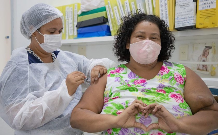 Prefeito JHC anuncia vacinação contra Covid-19 para pessoas de 29 anos