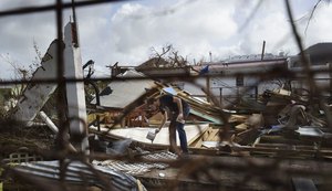 Irma destruiu quase um terço dos prédios de lado holandês de Saint Martin