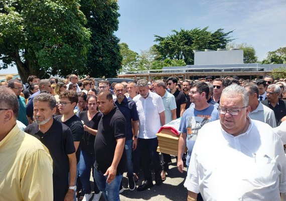 ​Um adeus carregado de emoção: Alagoas se despede de Benedito de Lira