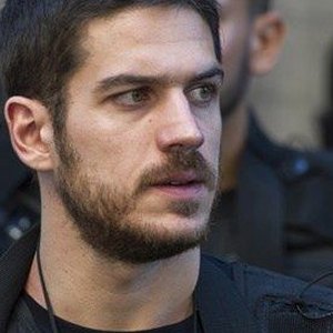 Marco Pigossi está em séries da Netflix no Brasil e na Austrália - Quem