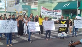 Moradores e comerciantes do Pinheiro realizam manifestação por bloqueio de R$ 6,7 bilhões