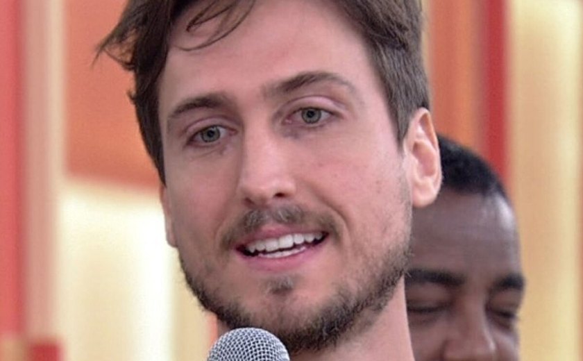 Afastado das novelas, ex-ator da Globo mora em ônibus em Goiás