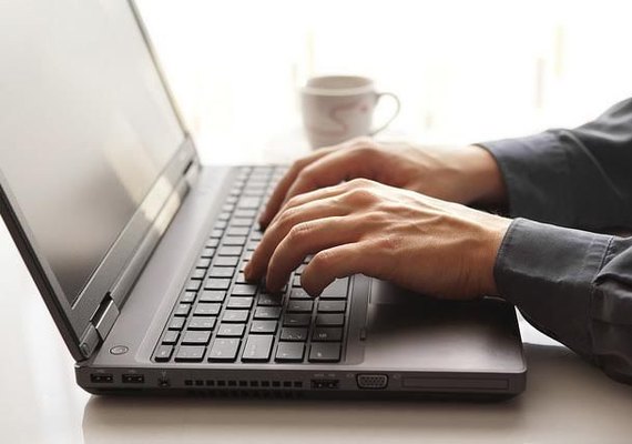 Permanência em home office pode afetar a audição