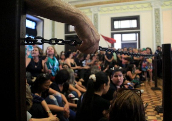 Servidores pedem e Câmara não aprova reajuste salarial