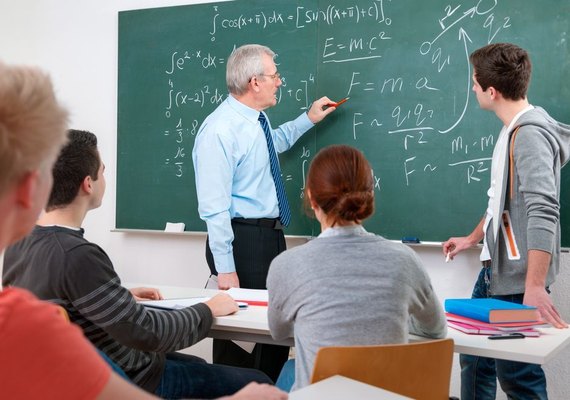 Cai percentual de estudantes que querem ser professores, diz OCDE
