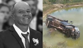 Motorista morre após carreta cair em açude no interior de Alagoas