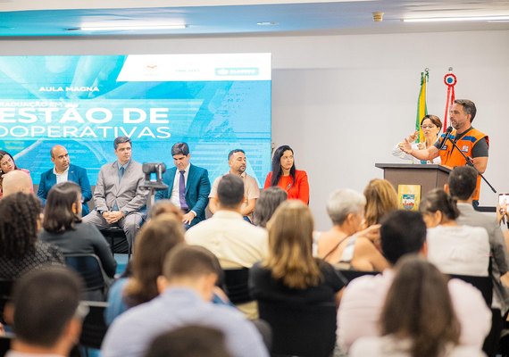 Aula Magna da especialização de Gestão de Cooperativas torna-se marco para a economia de AL