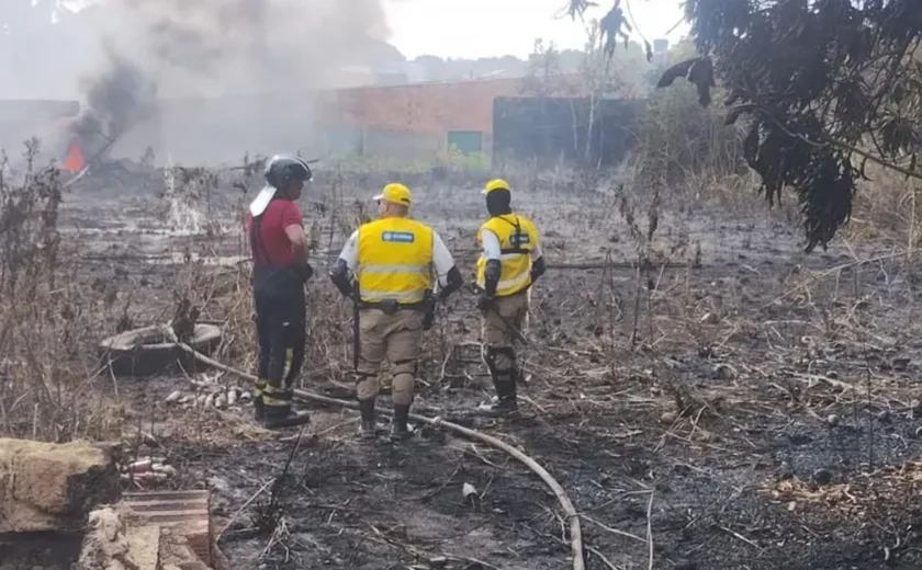 Incêndio de grandes proporções atinge chácara em Rio Largo