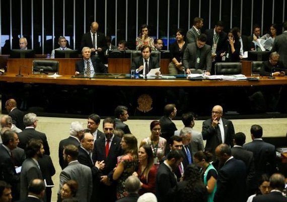 Câmara tem sessão extraordinária para votar MPs que trancam pauta