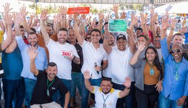 Prefeito de Maceió prestigia taxistas e destaca pacto social em defesa da categoria