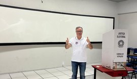 Luciano Almeida, candidato ao Governo de Alagoas, votou no Colégio Contato, em Maceió