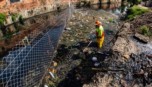 Descarte irregular de resíduos é principal causa de transbordamentos de córregos em Maceió