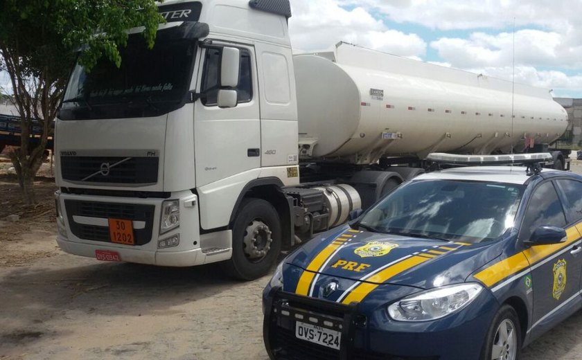 PRF recupera em São Sebastião caminhão tanque roubado na Bahia