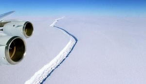 Iceberg de 5,8 mil quilômetros quadrados se desprende da Antártida